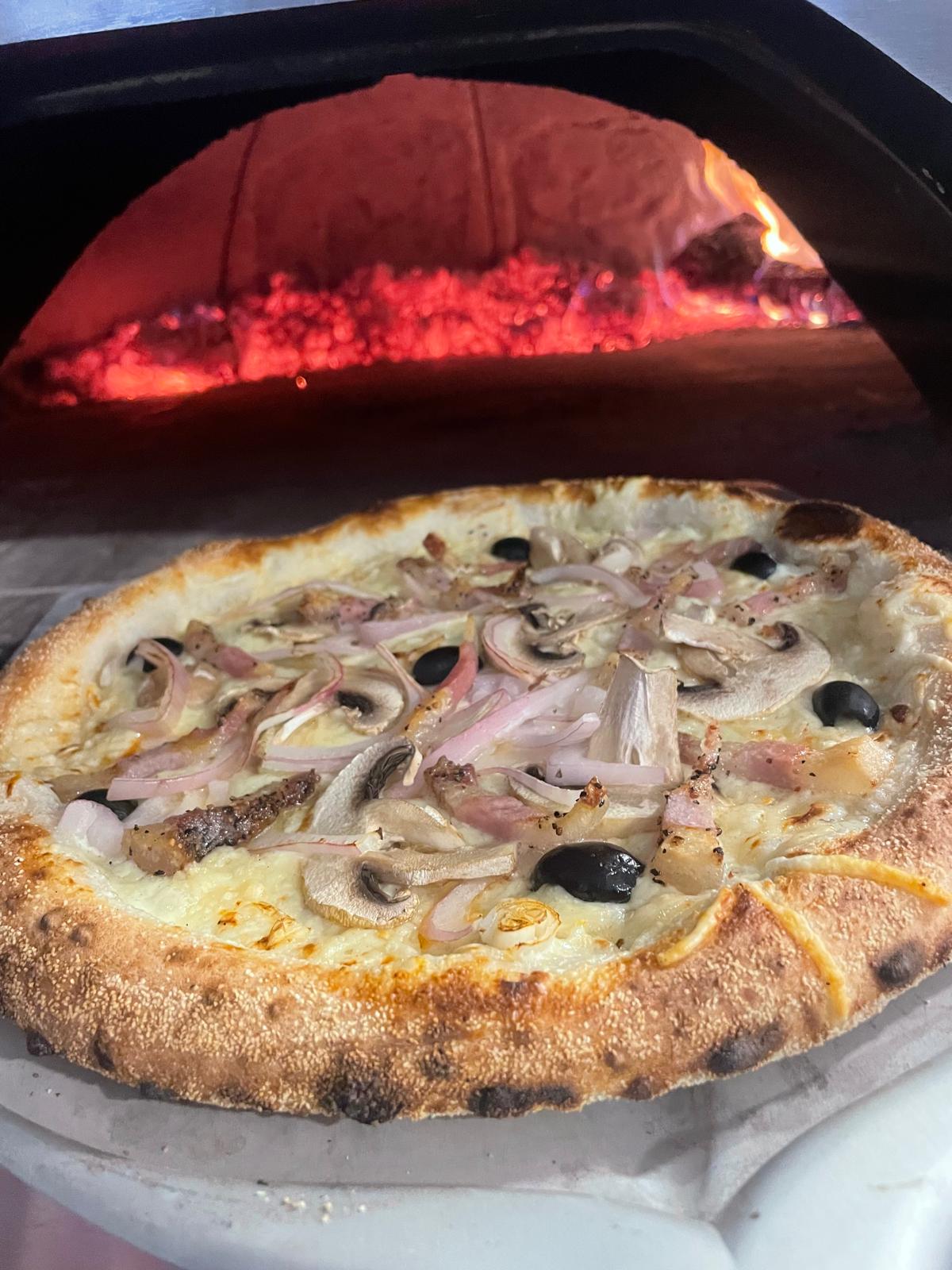 Pizza Jamón y Queso